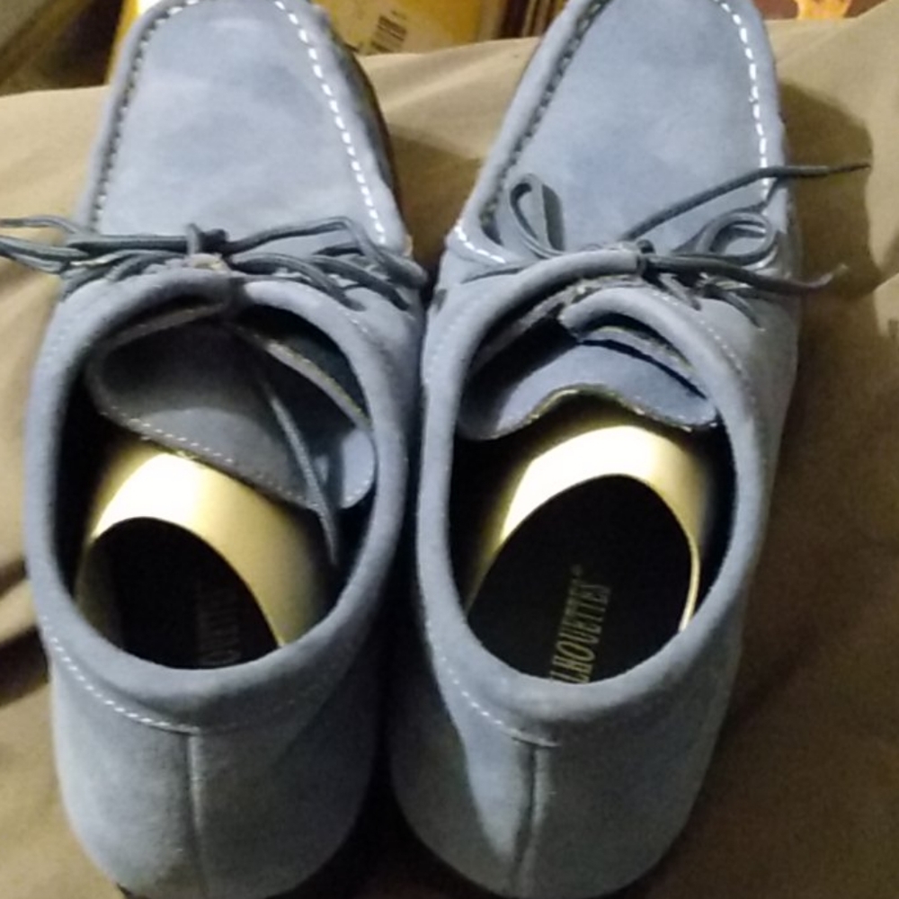 Shoes - Picture 3 of 4